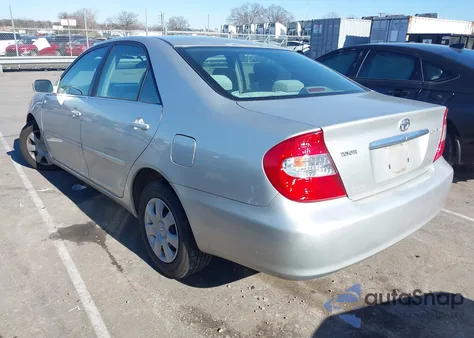 2004 Toyota Camry Le z USA, uszkodzony, nr VIN 4T1BE32KX4U921713